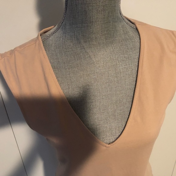 🕠 BASIC SLEEVELESS TOP BEIGE SIZE MED - Picture 6 of 6